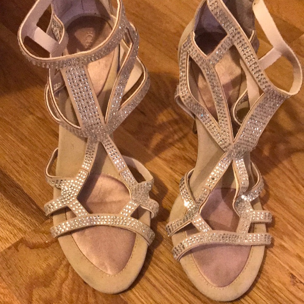 BCBG glittered pump